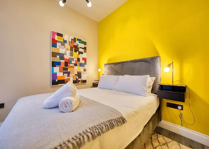 Smart Central Station 1 Bed Apartment B11